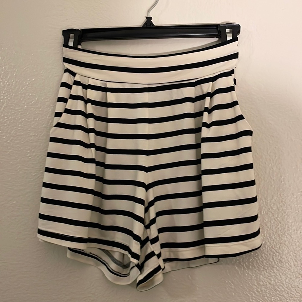 Ava Sky Shorts Om